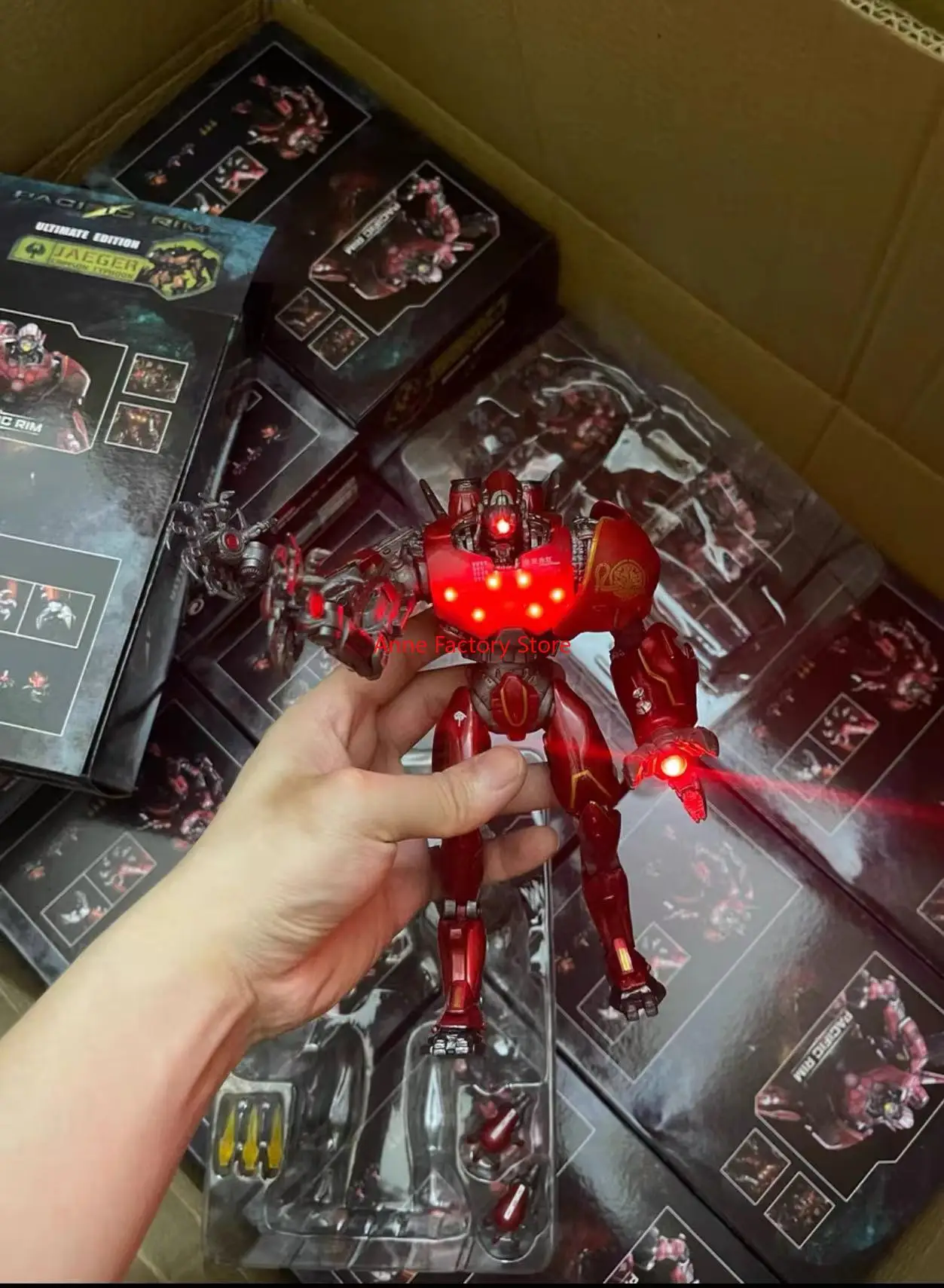 بقعة الآن ضوء 20 سنتيمتر تنبعث - مراجعة Model Kit Pacific Rim وسعره
