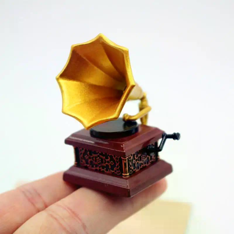دمية خمر الفونوغراف المنمنمات  - مراجعة Model Kit Vintage وسعره
