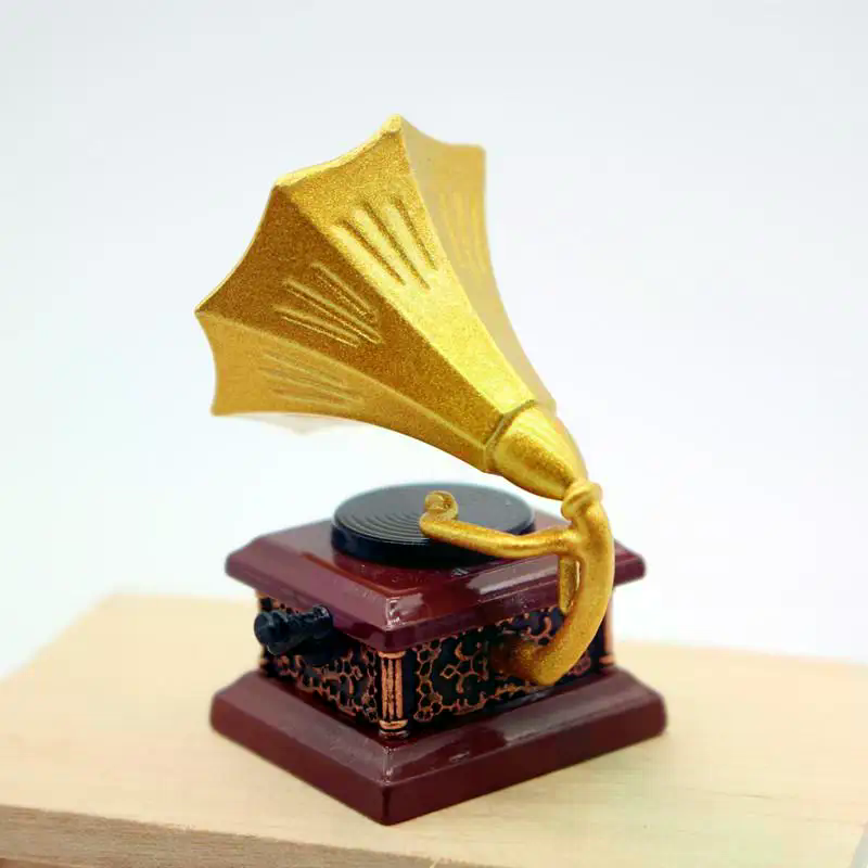دمية خمر الفونوغراف المنمنمات  - مراجعة Model Kit Vintage وسعره